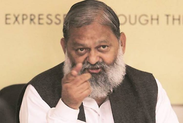BJP Minister Anil Vij Throws Phone while Expressing Anger against Officers