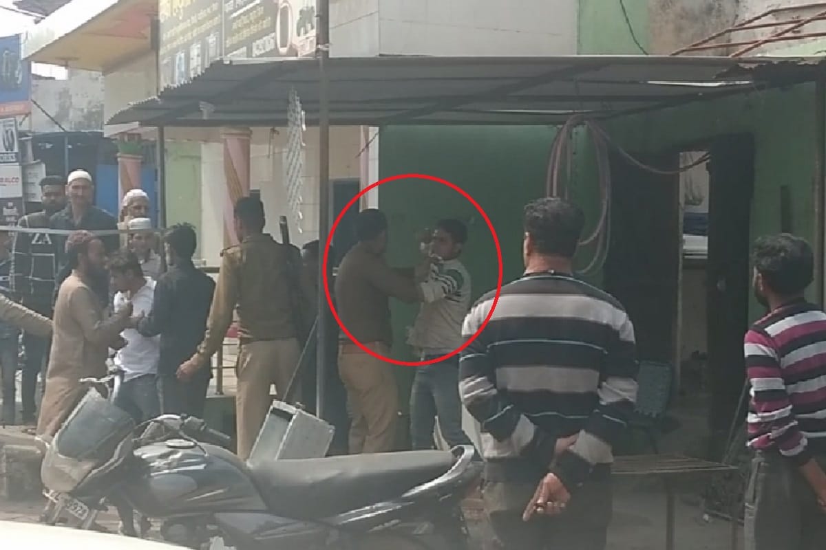 A fruit dealer has beaten up with soldiers and home guard in Muzaffarnagar