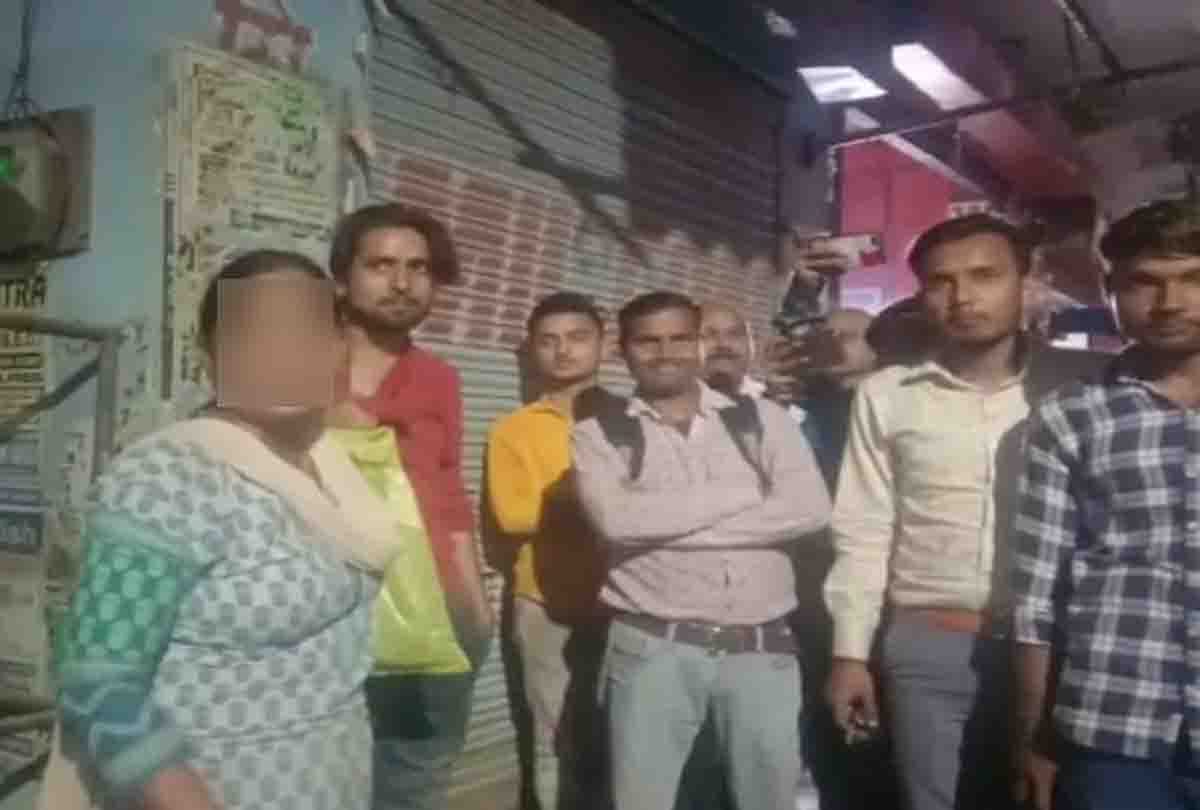 Girl's mother beat Shohedey with beach road slippers