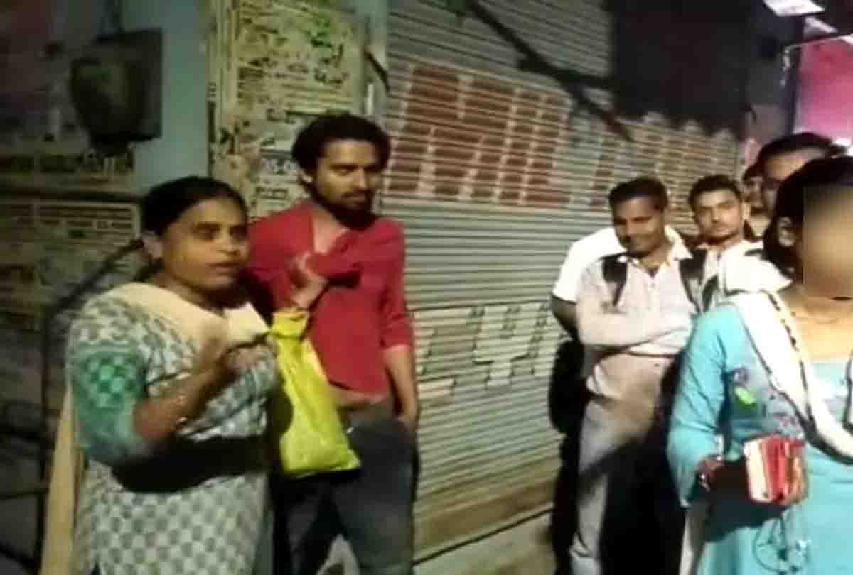 Girl's mother beat Shohedey with beach road slippers