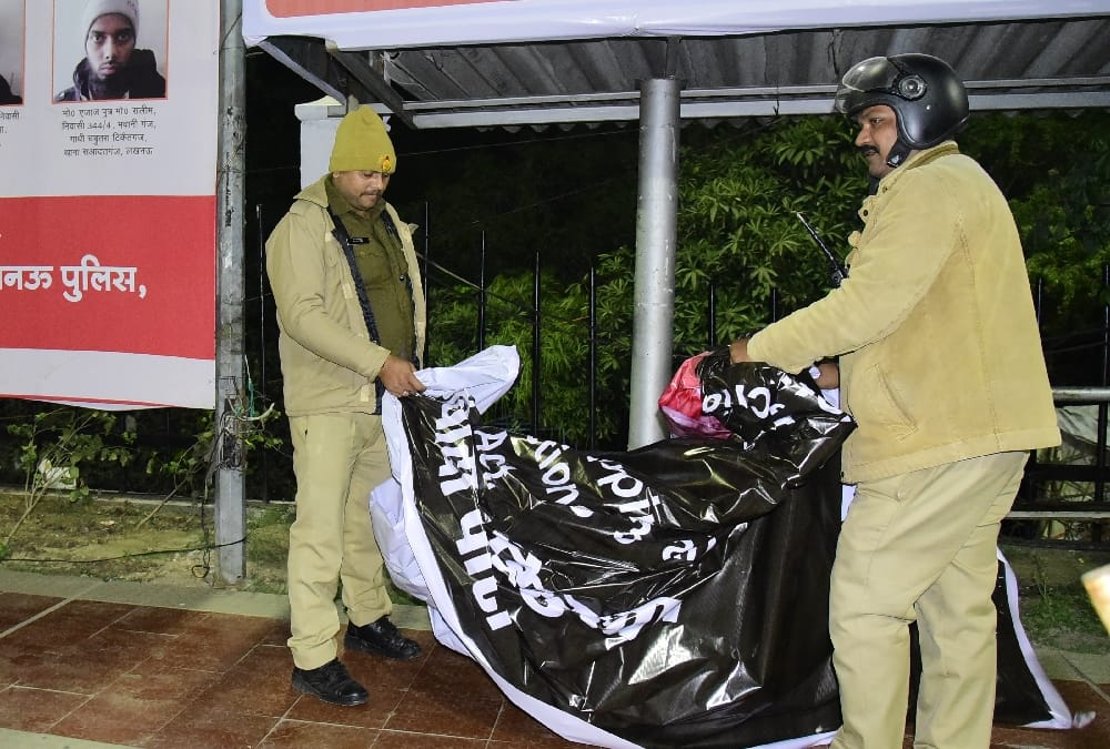 Police removed controversial posters put by samajwadi Party leaders.
