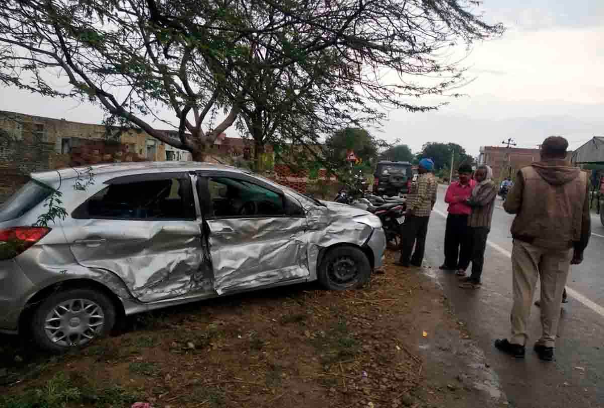 Police bus collides with district officer's car in Prayagraj, driver seriously injured
