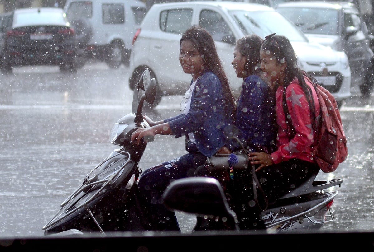 Cyclonic winds will make more rain, warning of thunderstorms and hail again today