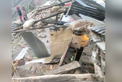 Two houses collapsed in Himachal due to heavy rains, roofs of houses destroyed,transformers stalled