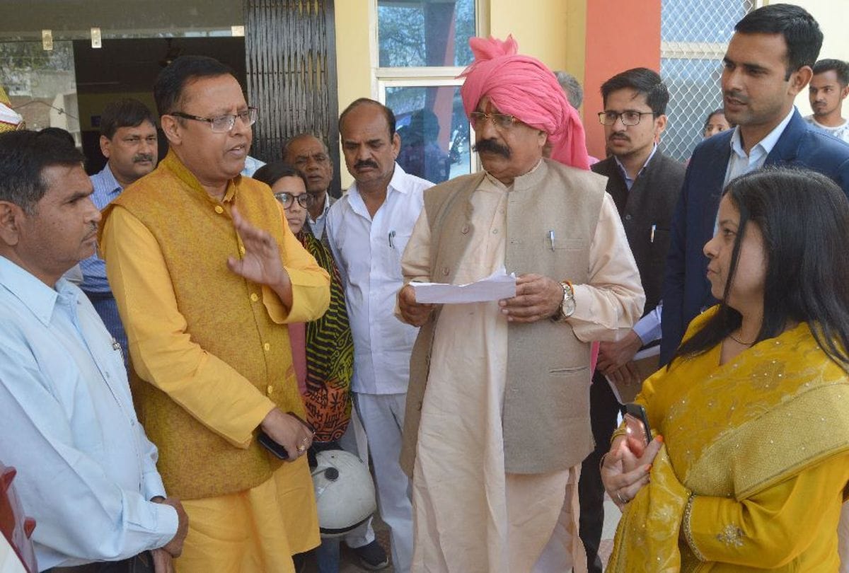 Chaudhary Udaybhan Singh Visits the offices of Industry Center and Mati   Kala