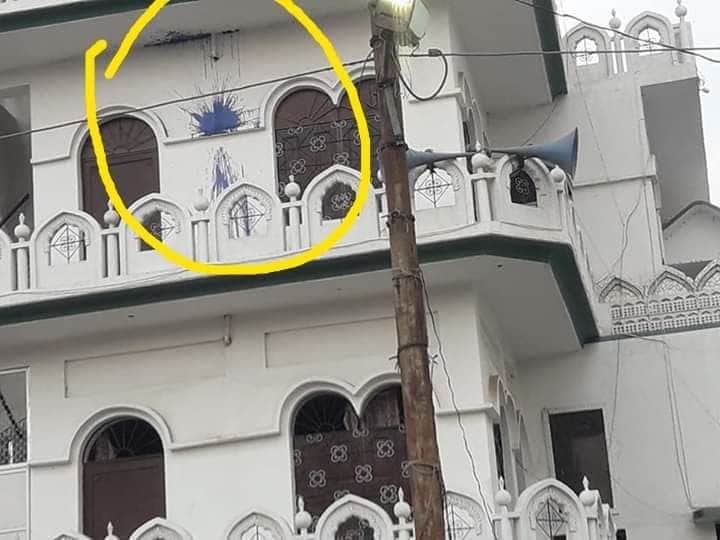 Tension force deployed in Prayagraj by throwing colors at religious shrine