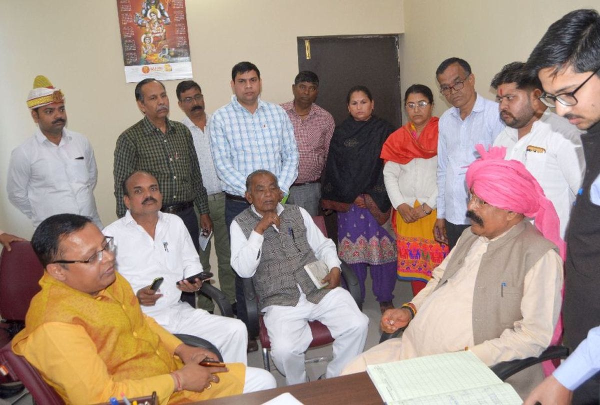Chaudhary Udaybhan Singh Visits the offices of Industry Center and Mati   Kala