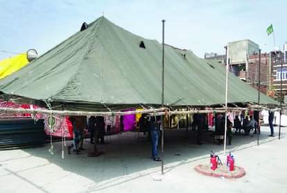 मुस्तफाबाद के ईदगाह में लगा शिविर