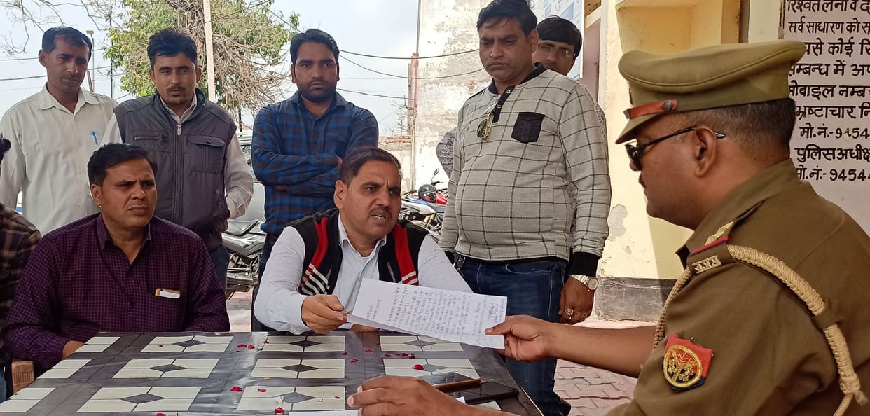 Sadabad: VDO assaulted, threatened with death at block office