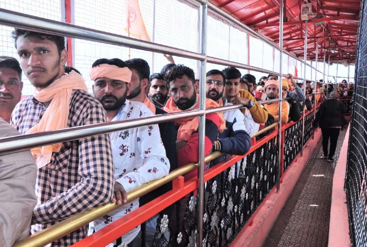 thousands of devotees took blessings of Faith of Baba Balak Nath despite fear of Corona virus