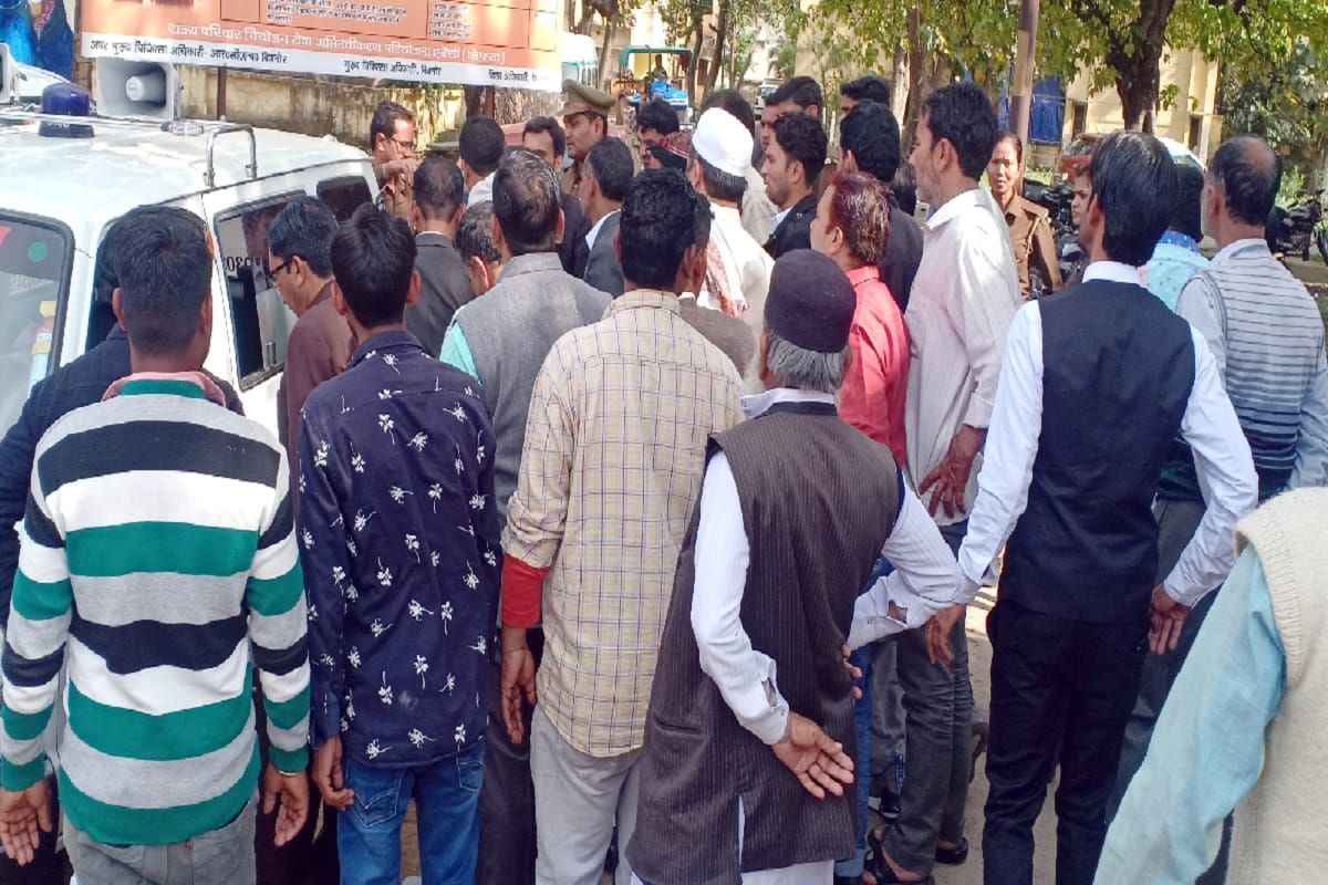 Sister of groom died and four injured in car accident at in Bijnor of Uttar Pradesh