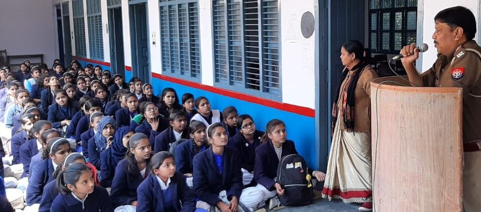 Police taught law students to girls
