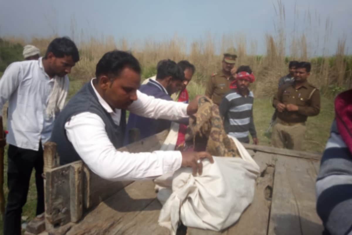 Boat accident in Baghpat, NDRF team found women dead body from the river, teenager still missing