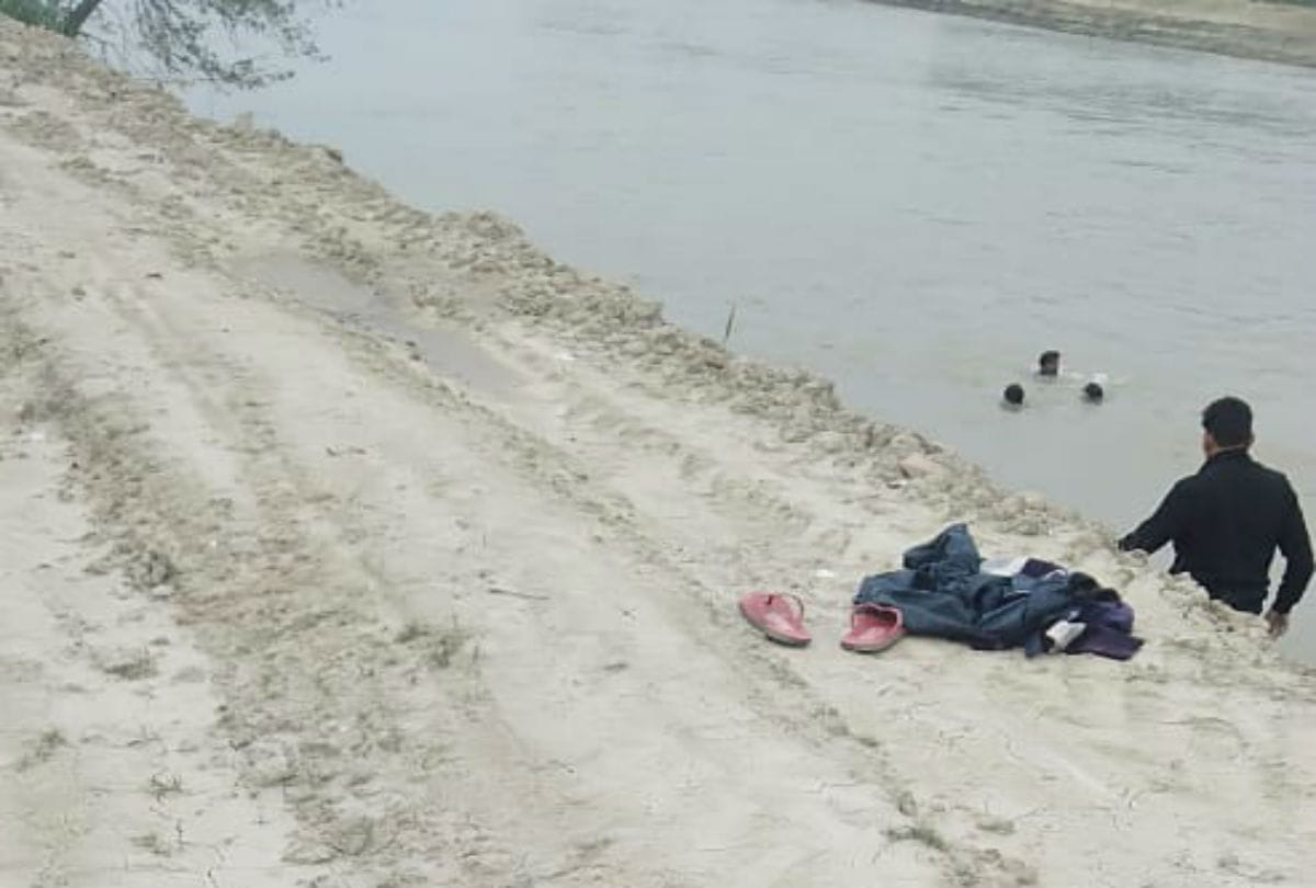woman attempt to suicide by jumping in the canal in mainpuri news