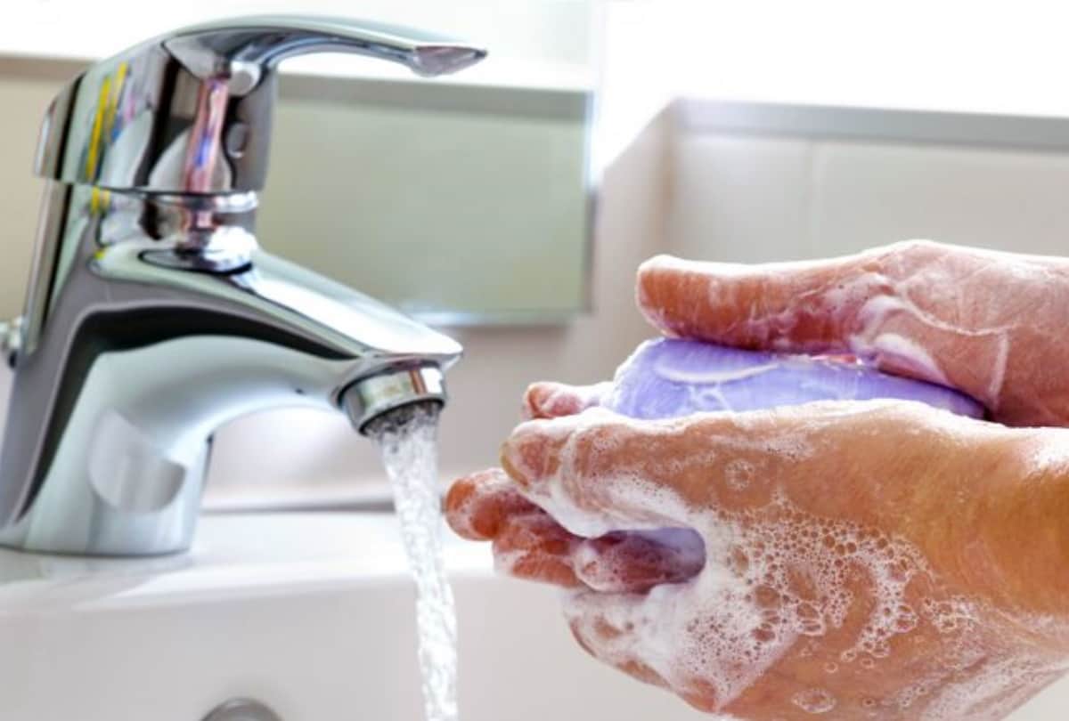 corona virus: Because of this, the anchor has not washed hands for 10 years