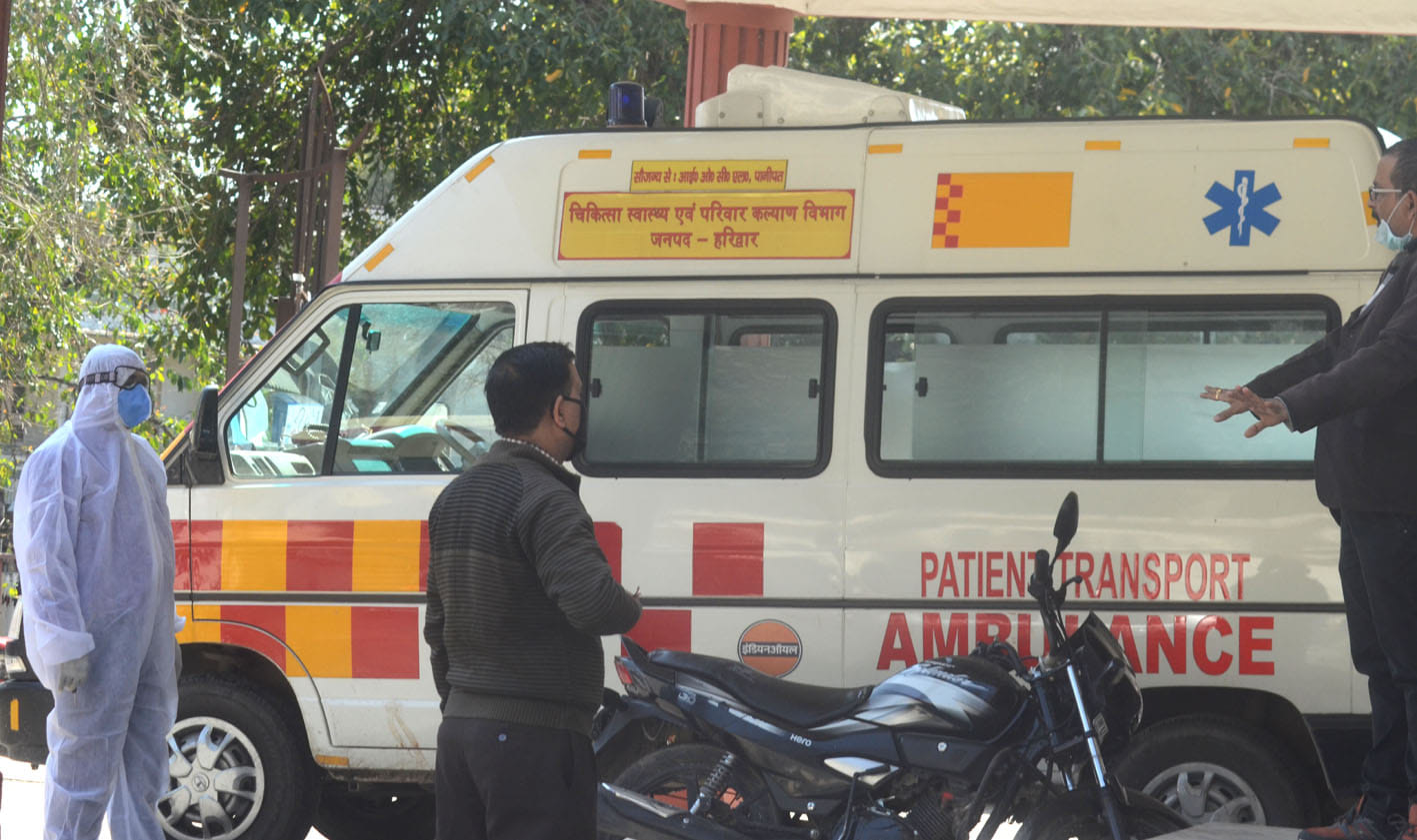 Corona virus: Suspected student of IIT Roorkee rushed to hospital wearing polythene uniform