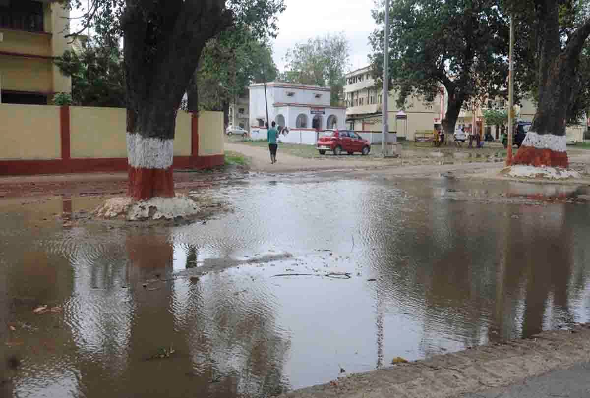 Pratapgarh: hail and rain fell due to cyclonic storm