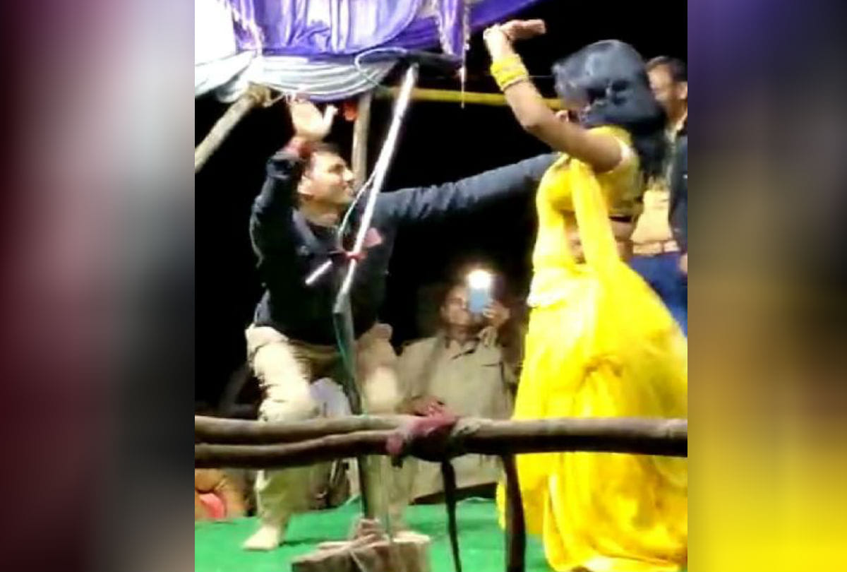 policeman dance with lady dancer video goes viral in firozabad