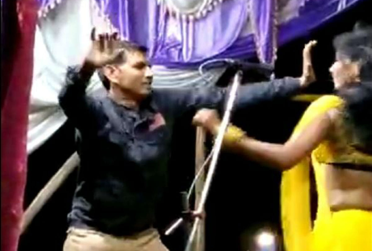 policeman dance with lady dancer video goes viral in firozabad