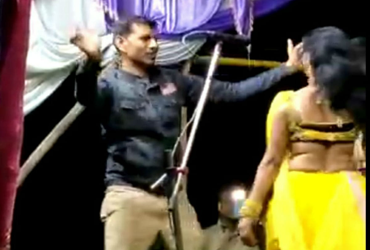 policeman dance with lady dancer video goes viral in firozabad