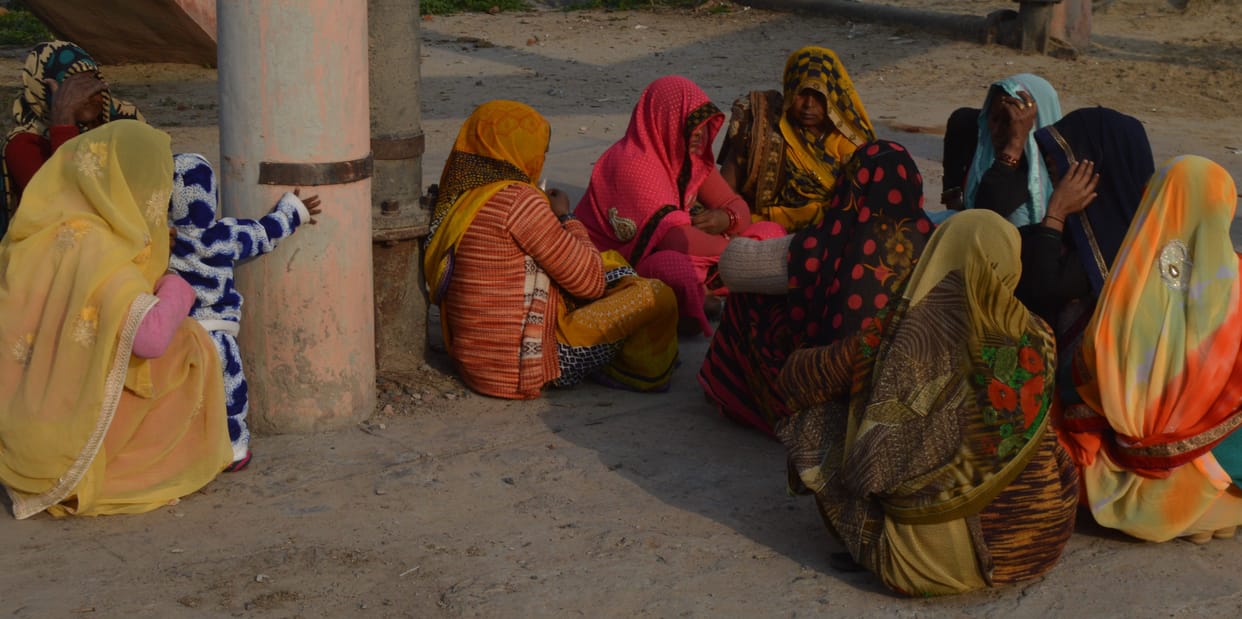 Hathras: After listening to two youth, the woman died after consuming poison