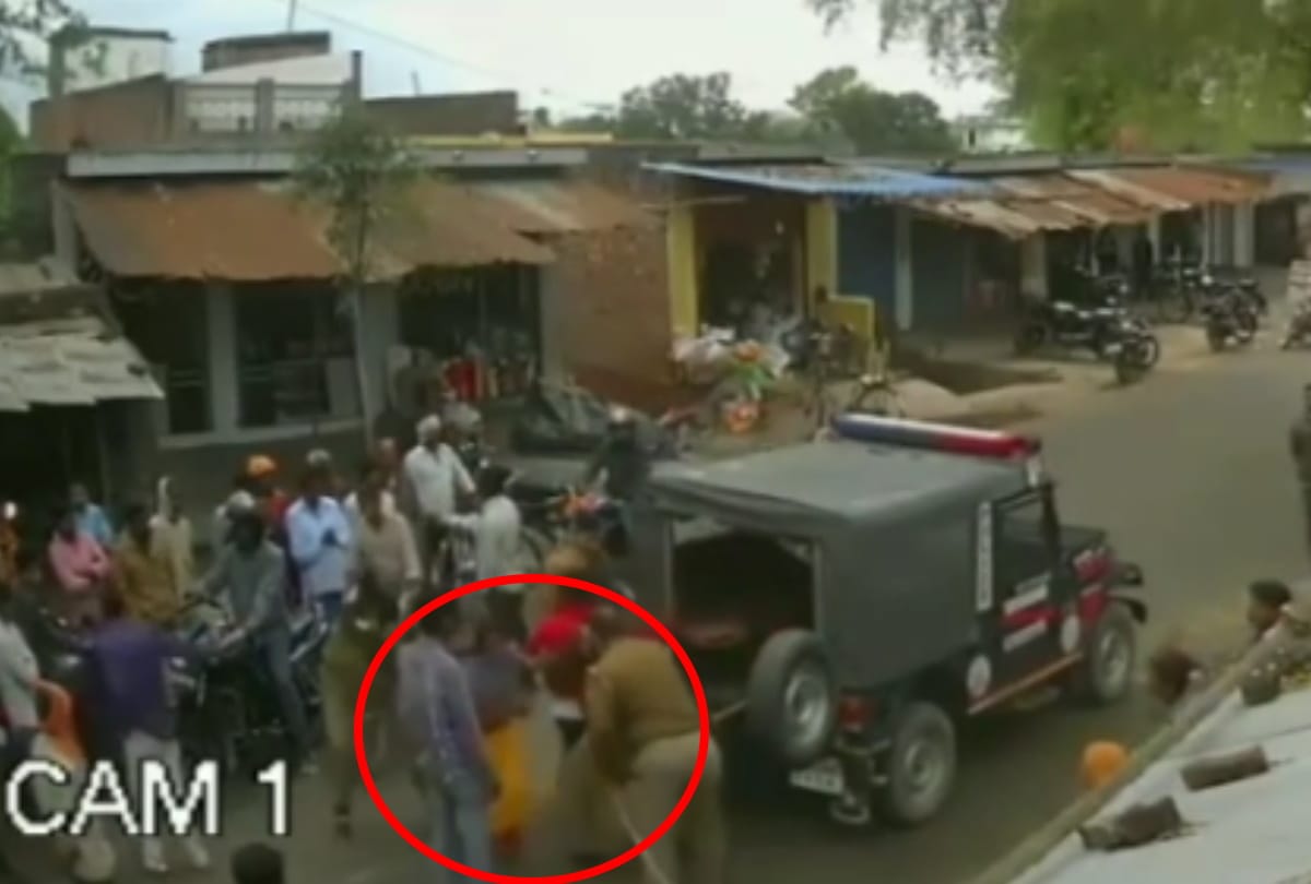 police beating woman Video viral on social media in gorakhpur