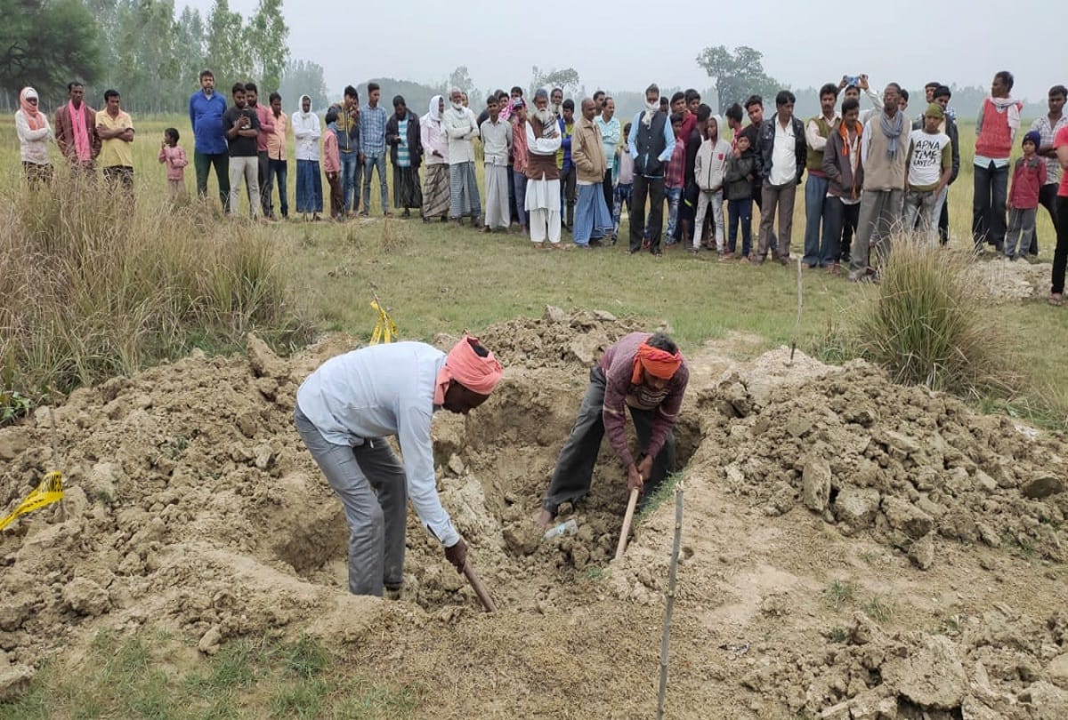 Pratapgarh women grave again dug as per the courts order