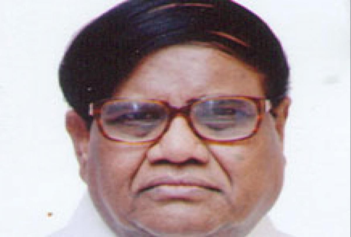 Former Mumbai Congress president Chandurkar targets his senior party leader mohan prakash