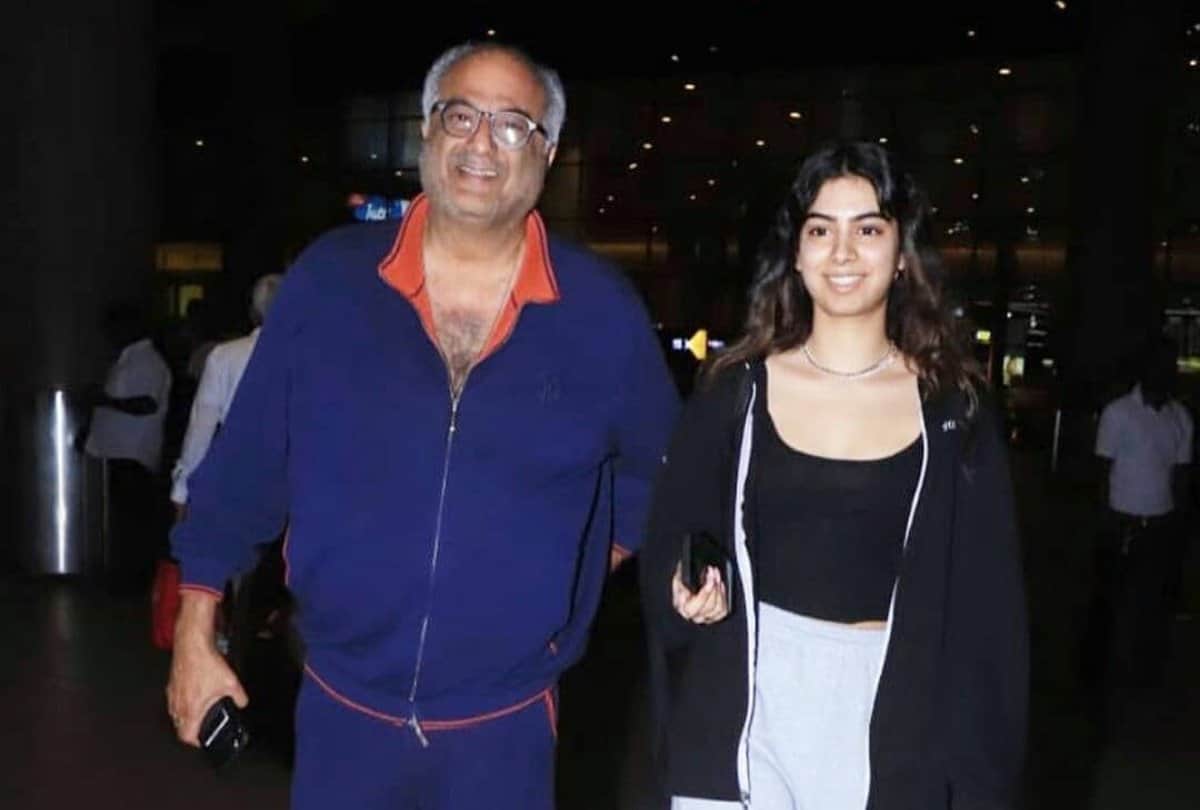 coronavirus in india Khushi Kapoor used Sanitizer due to Covid 19 at airport with Boney Kapoor