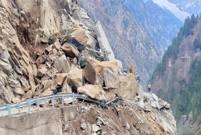 Snowfall and rain created havoc, four houses damaged by landslides, cracks in six