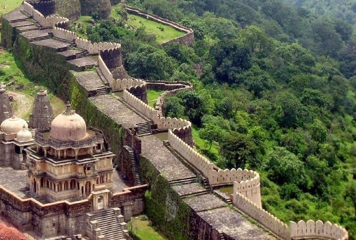 The second longest wall in the world at Kumbhalgarh Fort Rajasthan