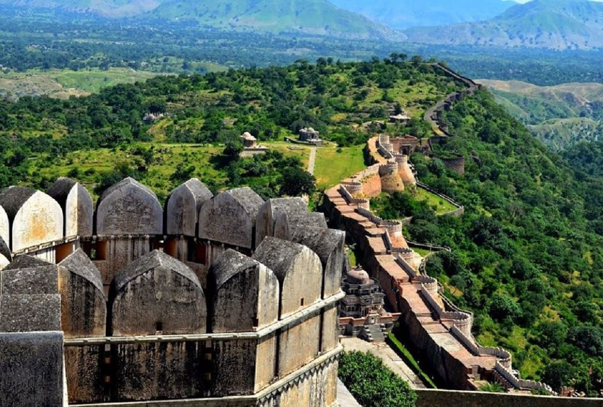 The second longest wall in the world at Kumbhalgarh Fort Rajasthan