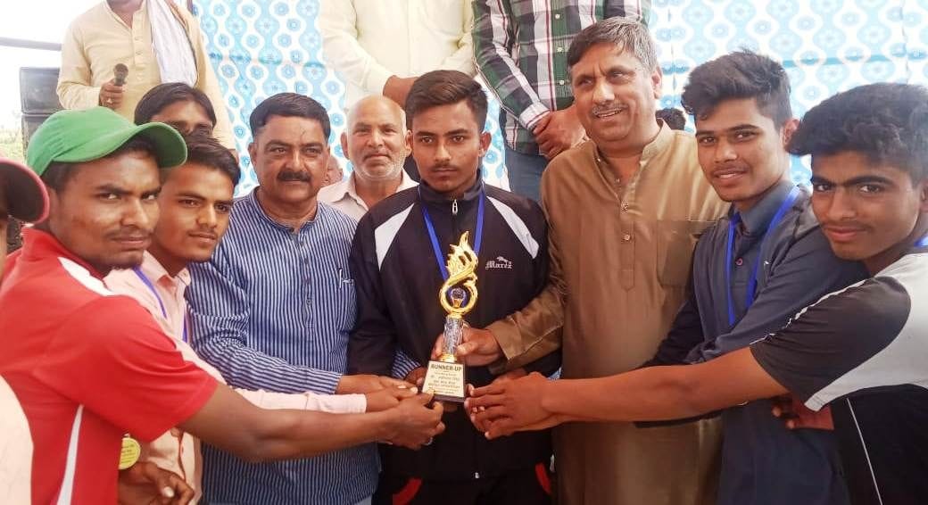 unchhagaon team won in vollball, nagendra in running competition won