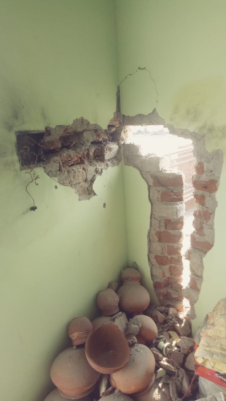 Wall broken due to lightning in Kharpur