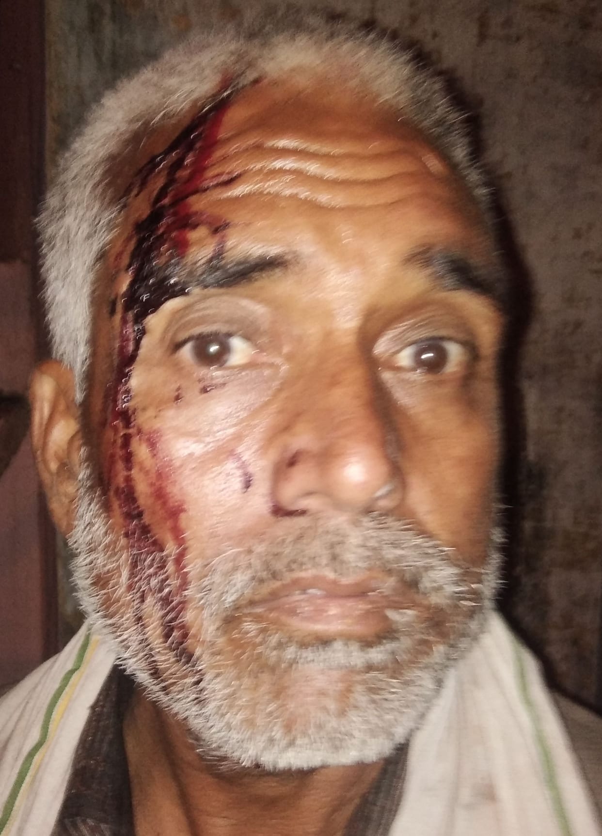 Bike riding miscreants looted the sweet seller