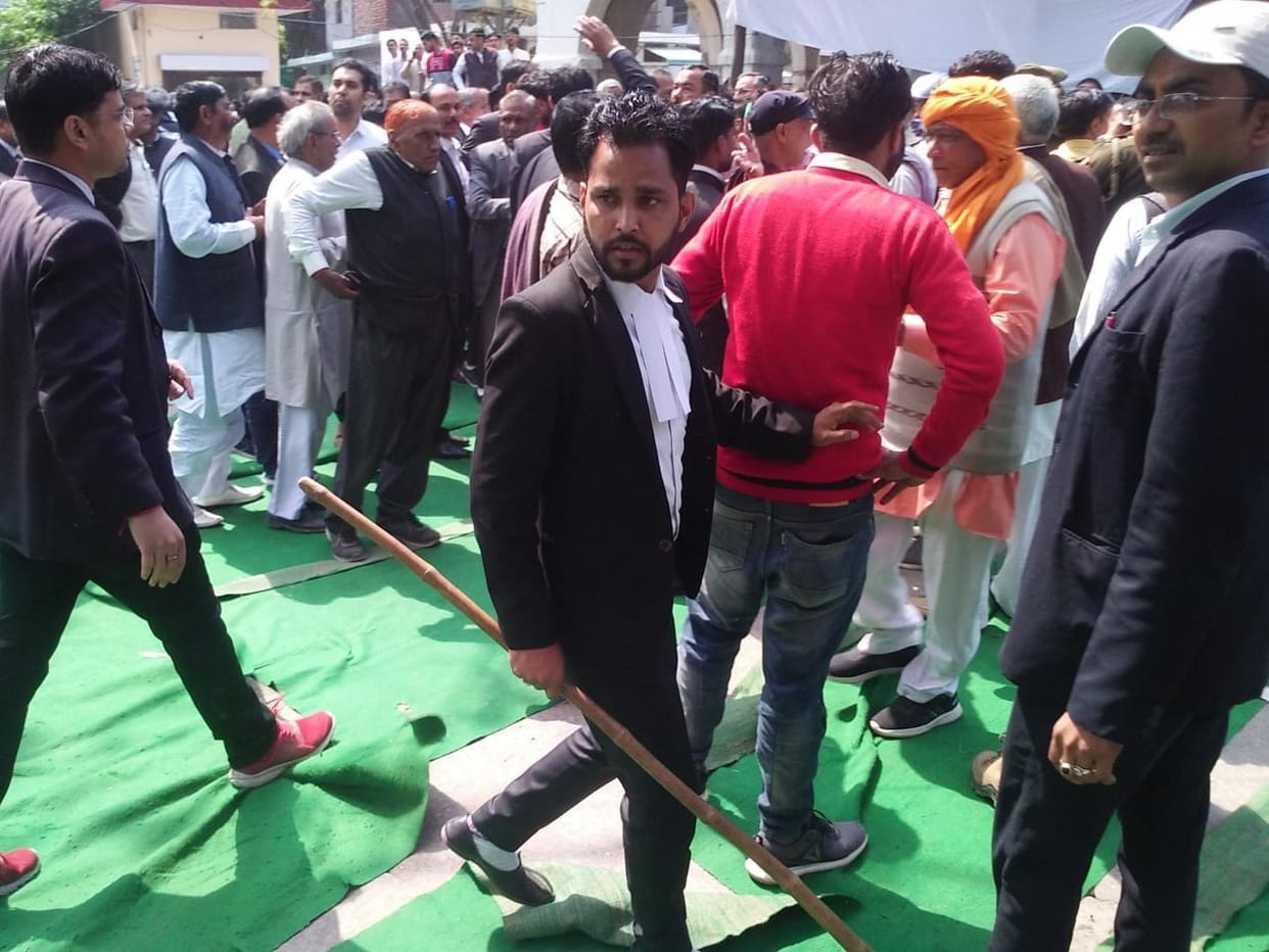 Farmers and lawyers confronted by police in Muzaffarnagar