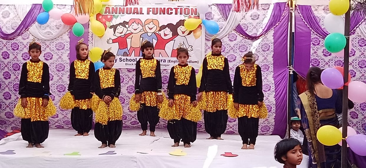 Colorful program on the anniversary of primary school