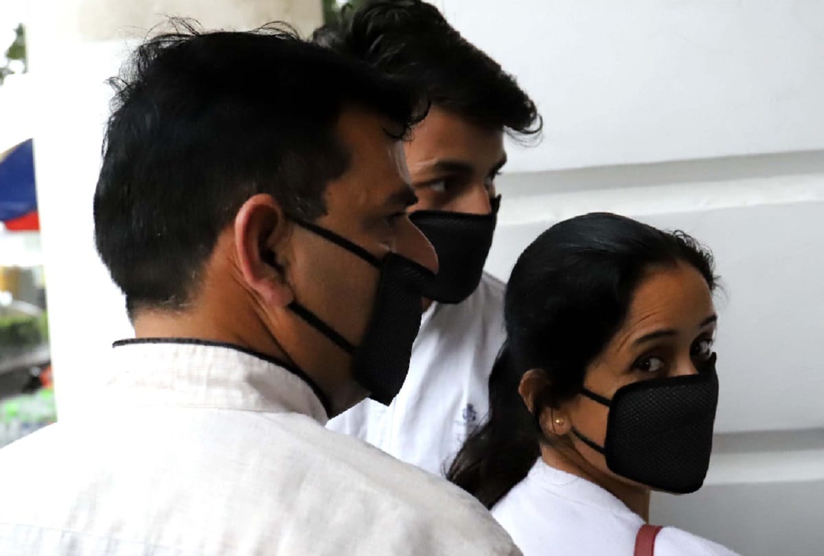 Amar Ujala investigation: Masks and sanitizers not available at drug stores in delhi
