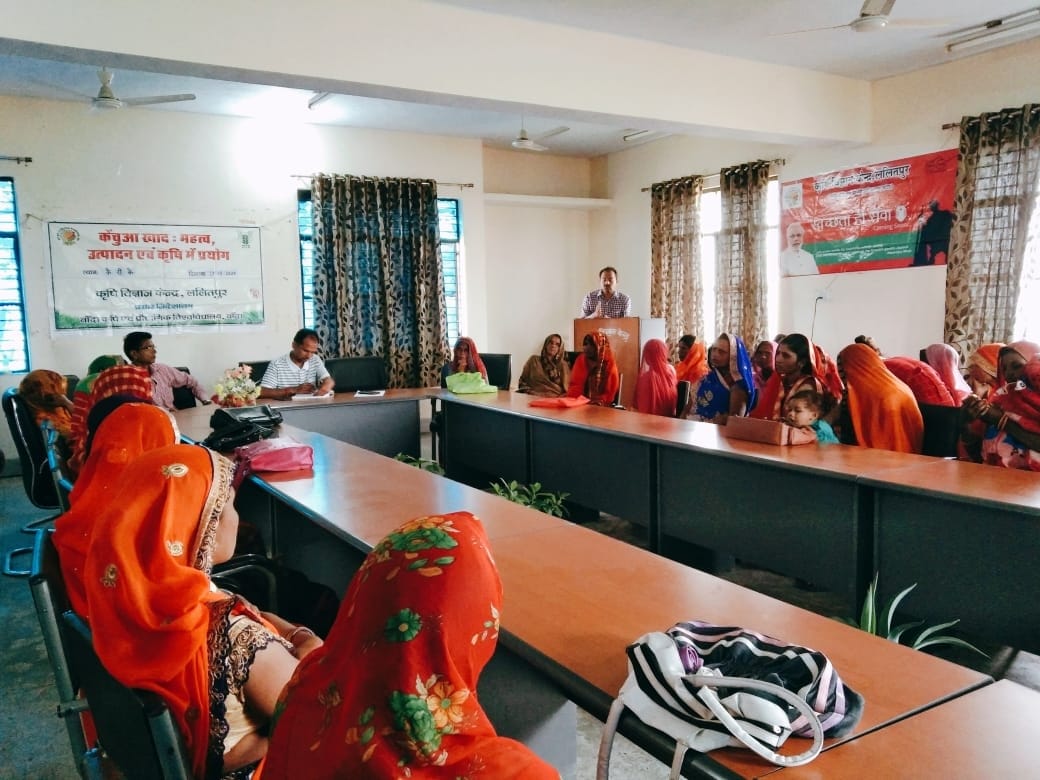 Women teach composed fertilizer
