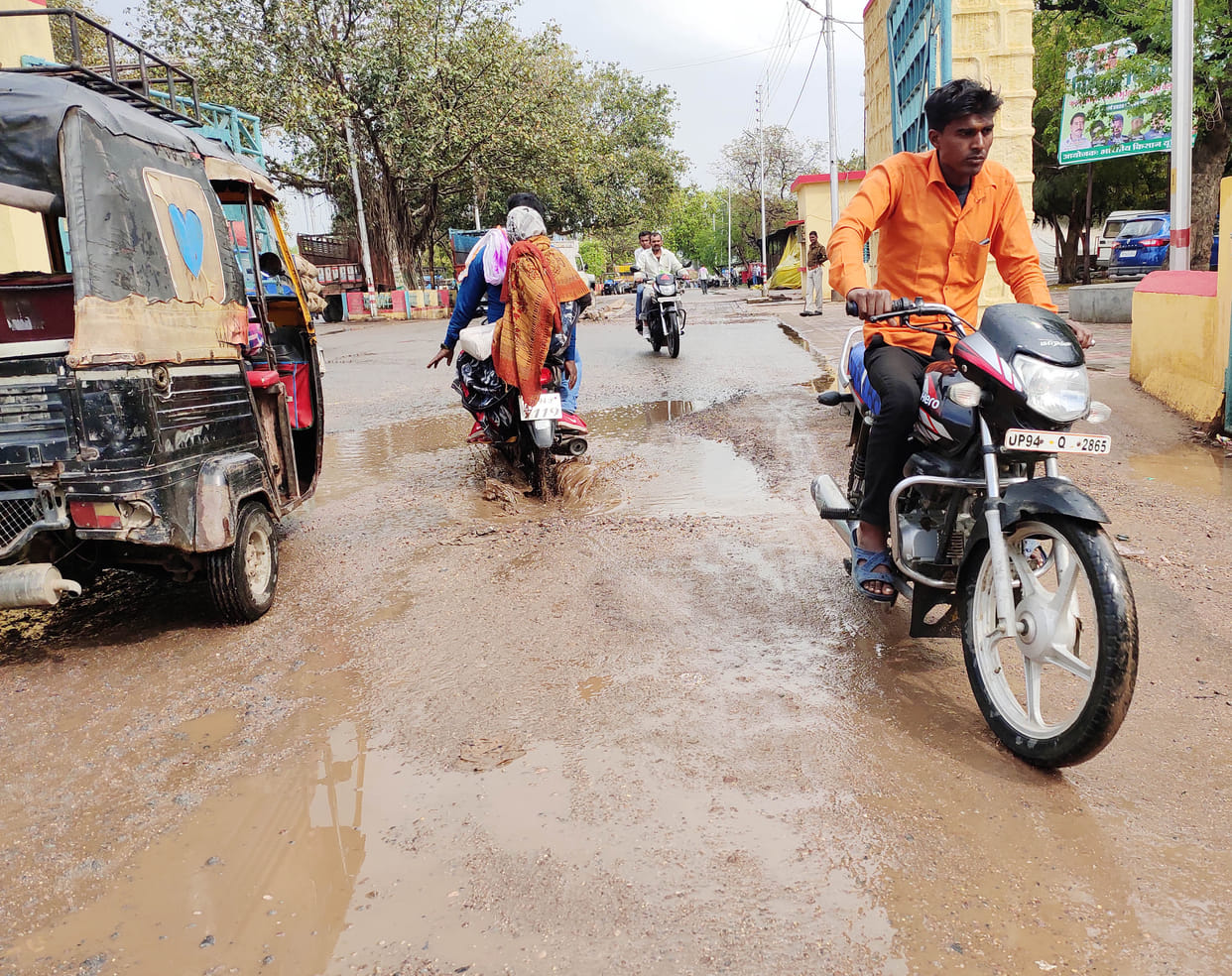 Farmer disturb from damage road front mandi gate