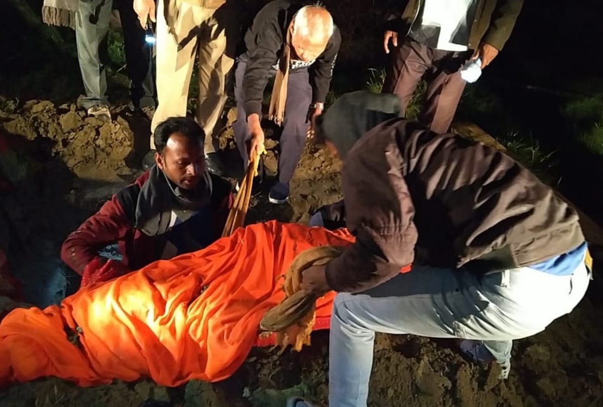 Pregnant woman dies under suspicious circumstances Police take dead body from tomb for postmortem