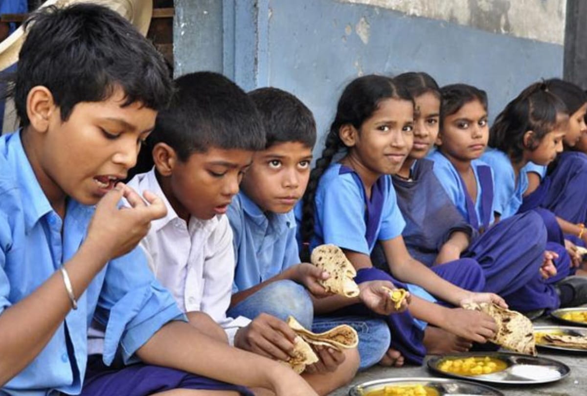 Telangana: 32 students fell ill after eating mid-day meal in a government-run school