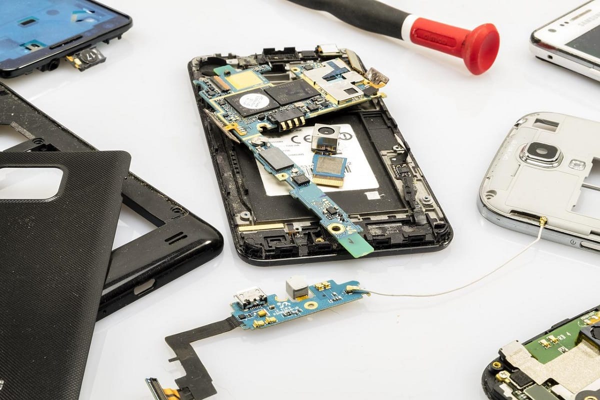 customer has right to repair the gadget anywhere