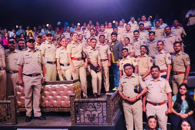 Kapil Sharma gave special tribute to Mumbai Police with sooryavanshi actor Akshay Kumar Rohit Shetty