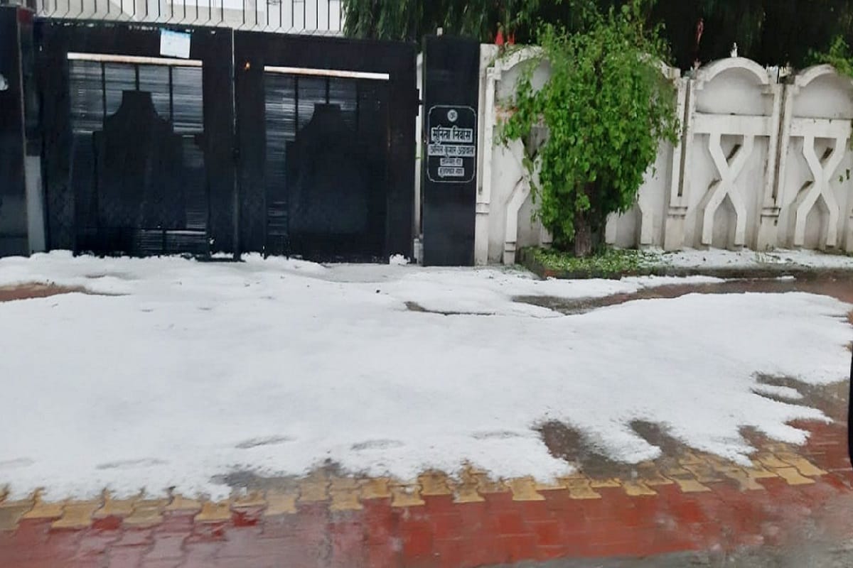 There is hailstorm with rain in Muzaffarnagar of Uttar Pradesh