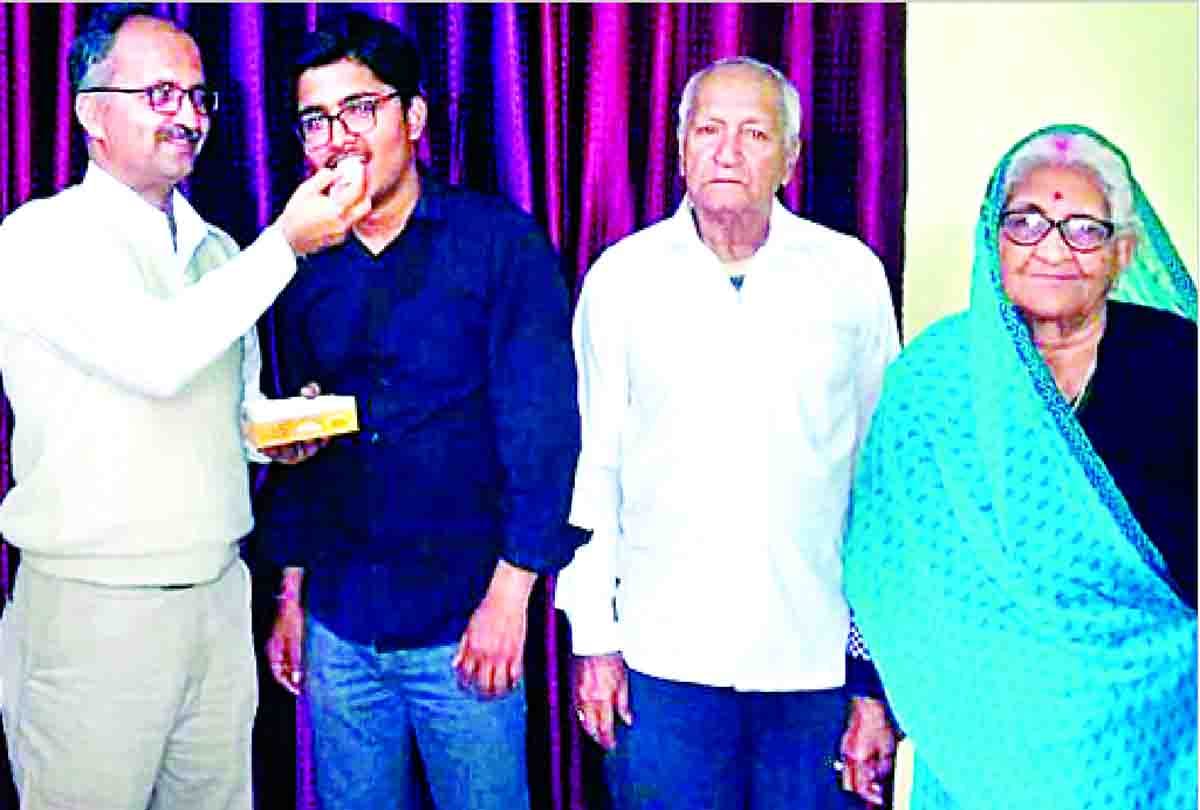 Gate: Ayush Tripathi got second rank in the country in the subject of Textile and Fiber Science