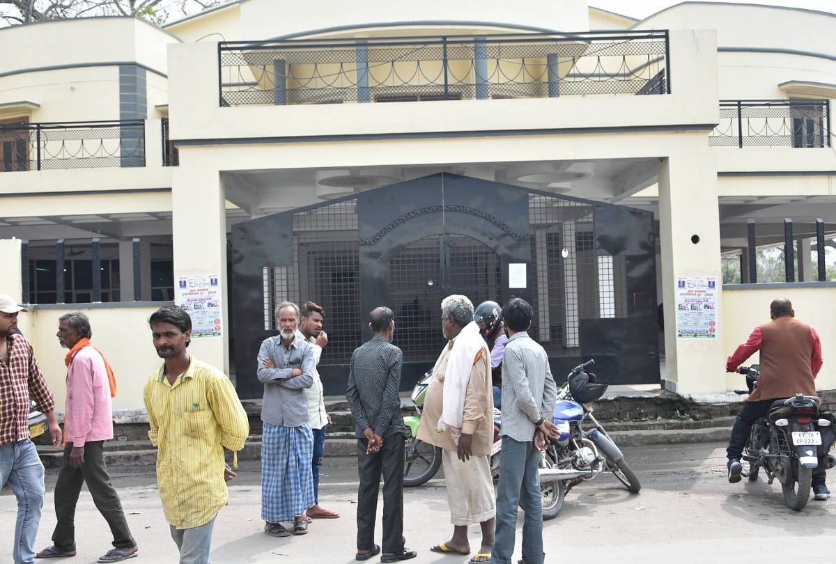 cbi paste attachment notice on ashrafs house