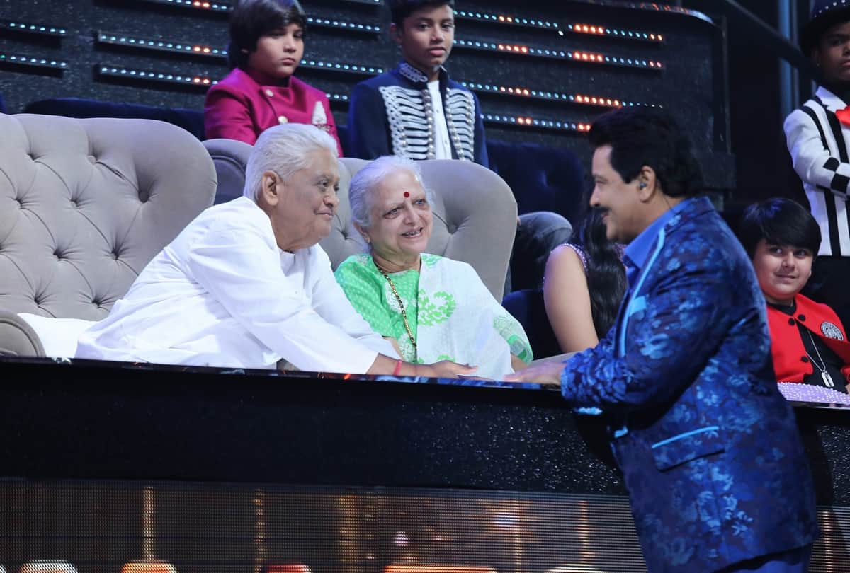 Udit Narayan gets emotional as Pyarelal Sharma visited Sa Re Ga Ma Pa Lil Champs