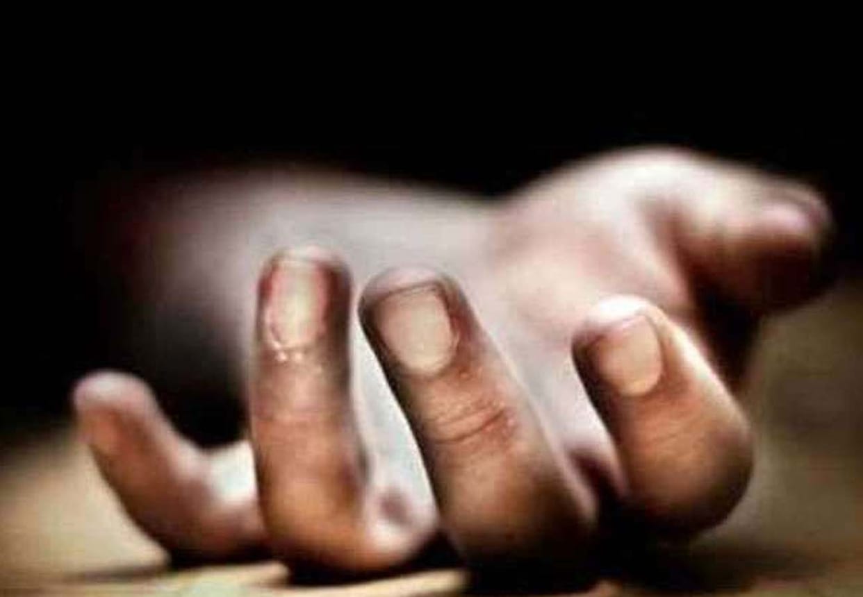 Villager dies by falling wall in fatehpur