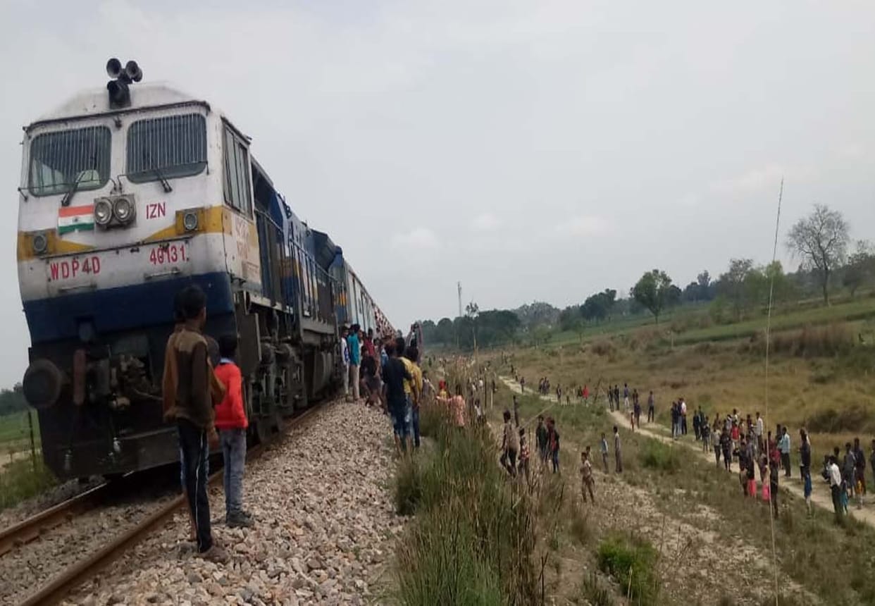Anand Vihar Express survived the crash in farukhabad